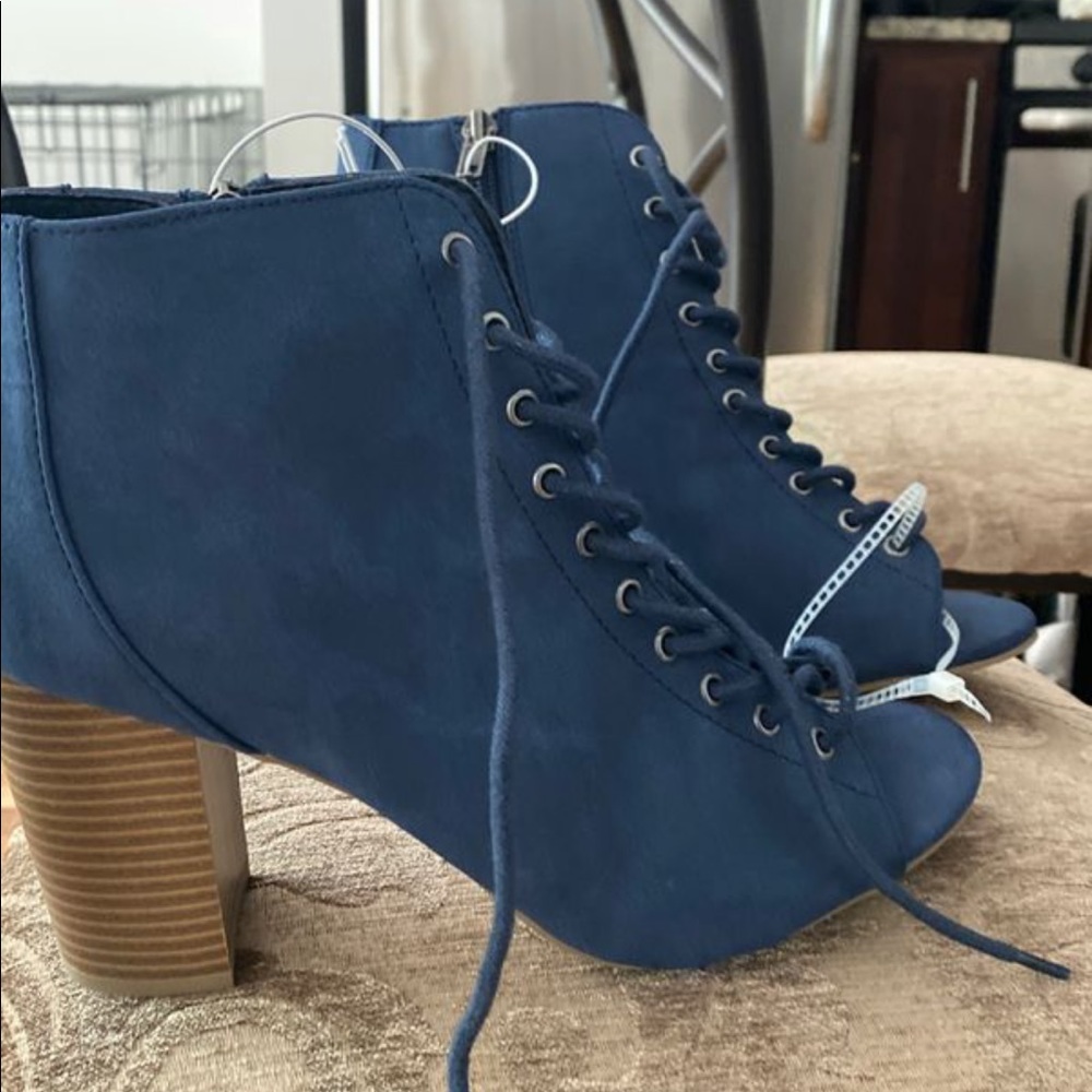 Blue open toe shoes